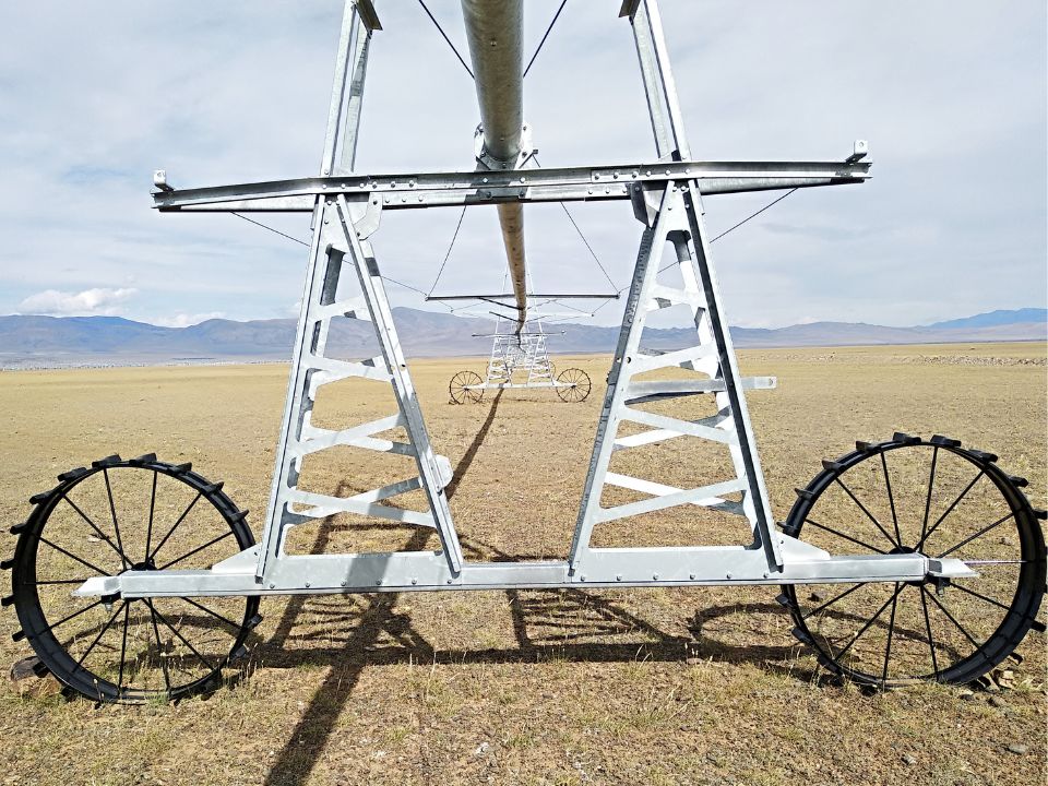 Система «Фрегат», которую местные жители используют для орошения лугов. Фото предоставлено участниками экспедиции